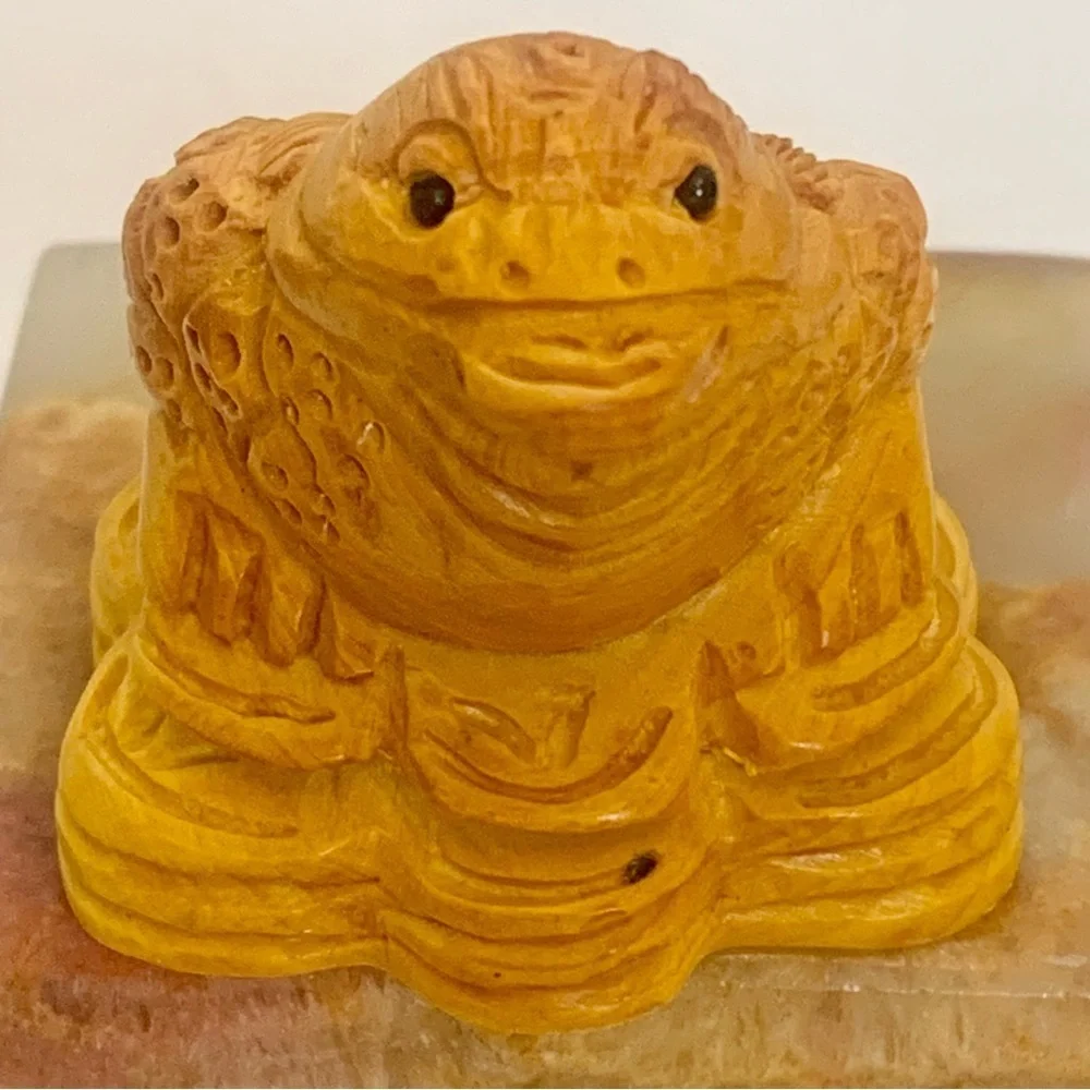 Vintage Boxwood Money Frog Netsuke Animal Figurine Hand Carved Wooden Figure 2